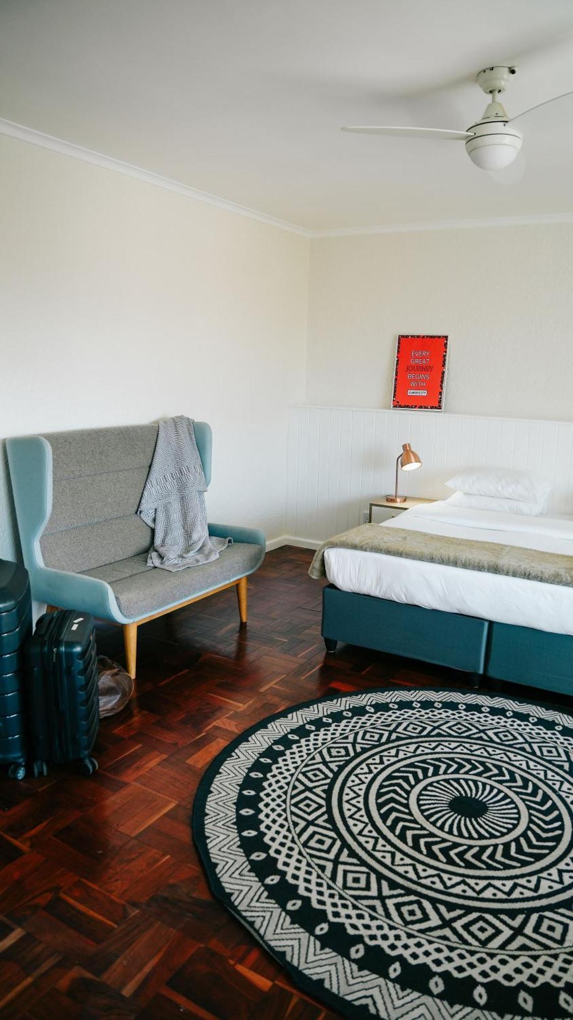 Curiocity Kloof Street Hostel *